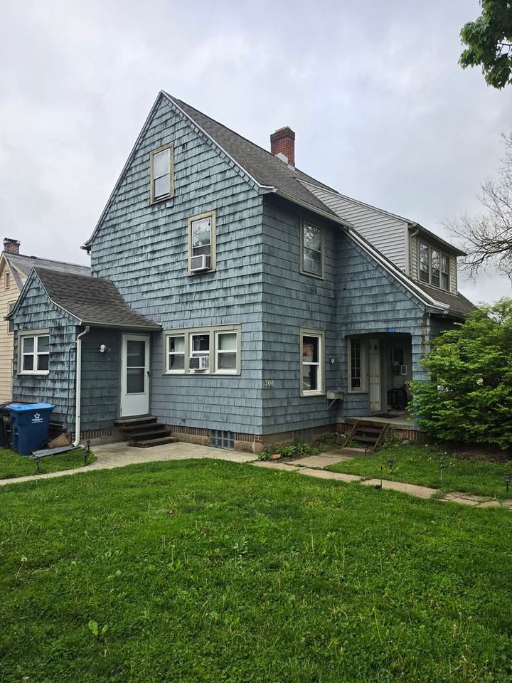 338 E College Ave - Photo 2 of 14