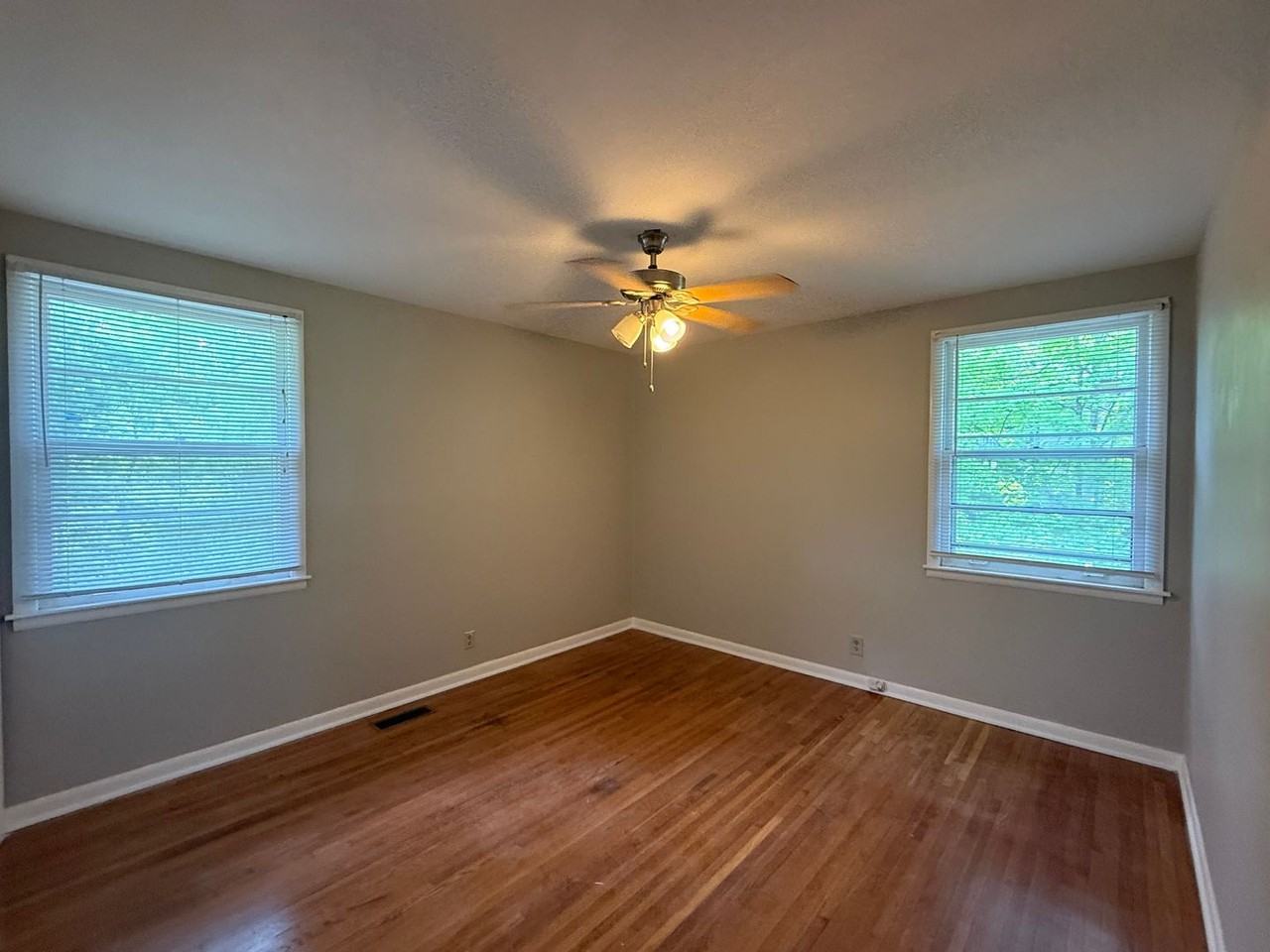 928 Rodney Dr #B - Photo 5 of 15