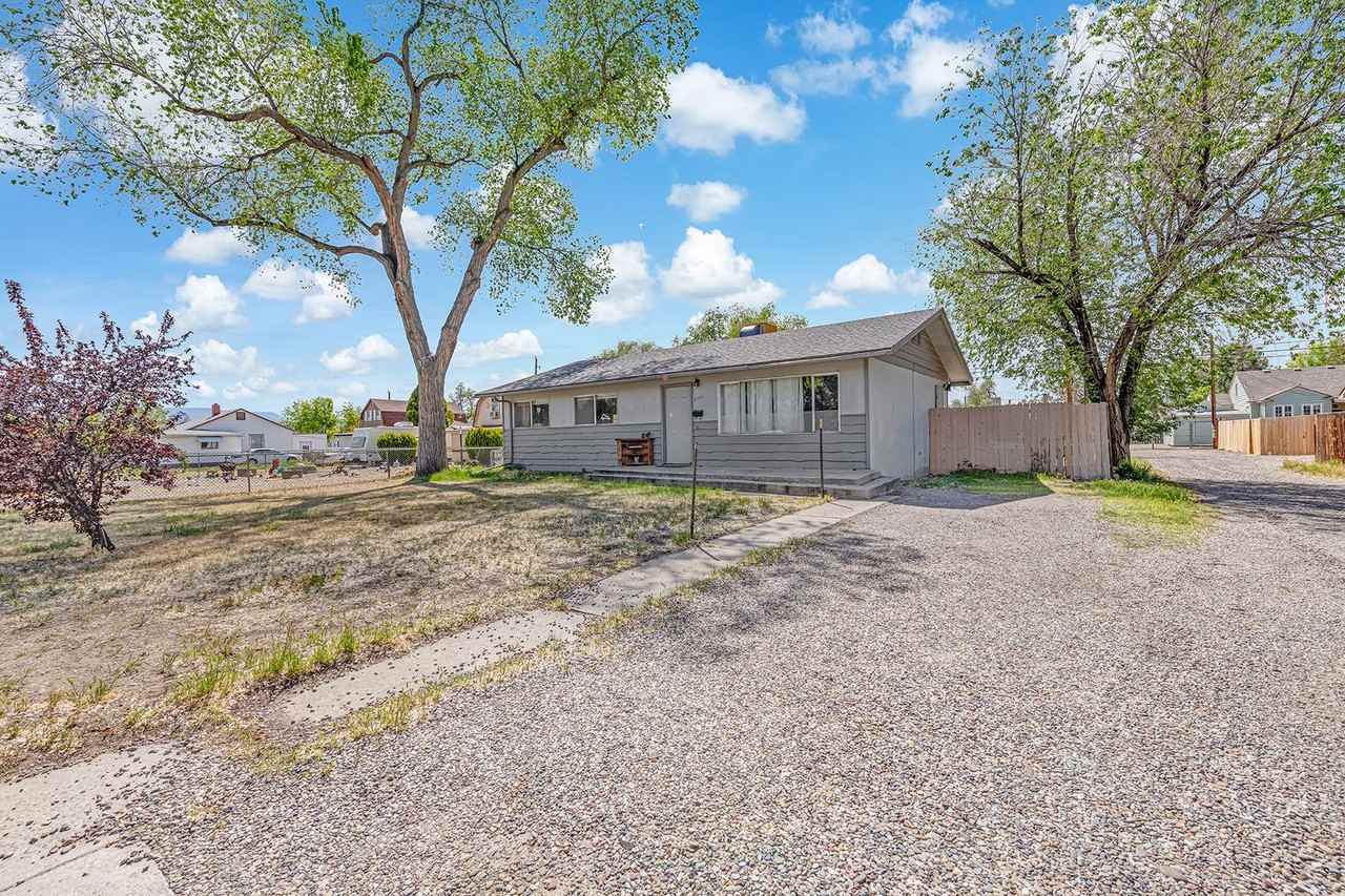 2325 Texas Ave - Photo 2 of 4