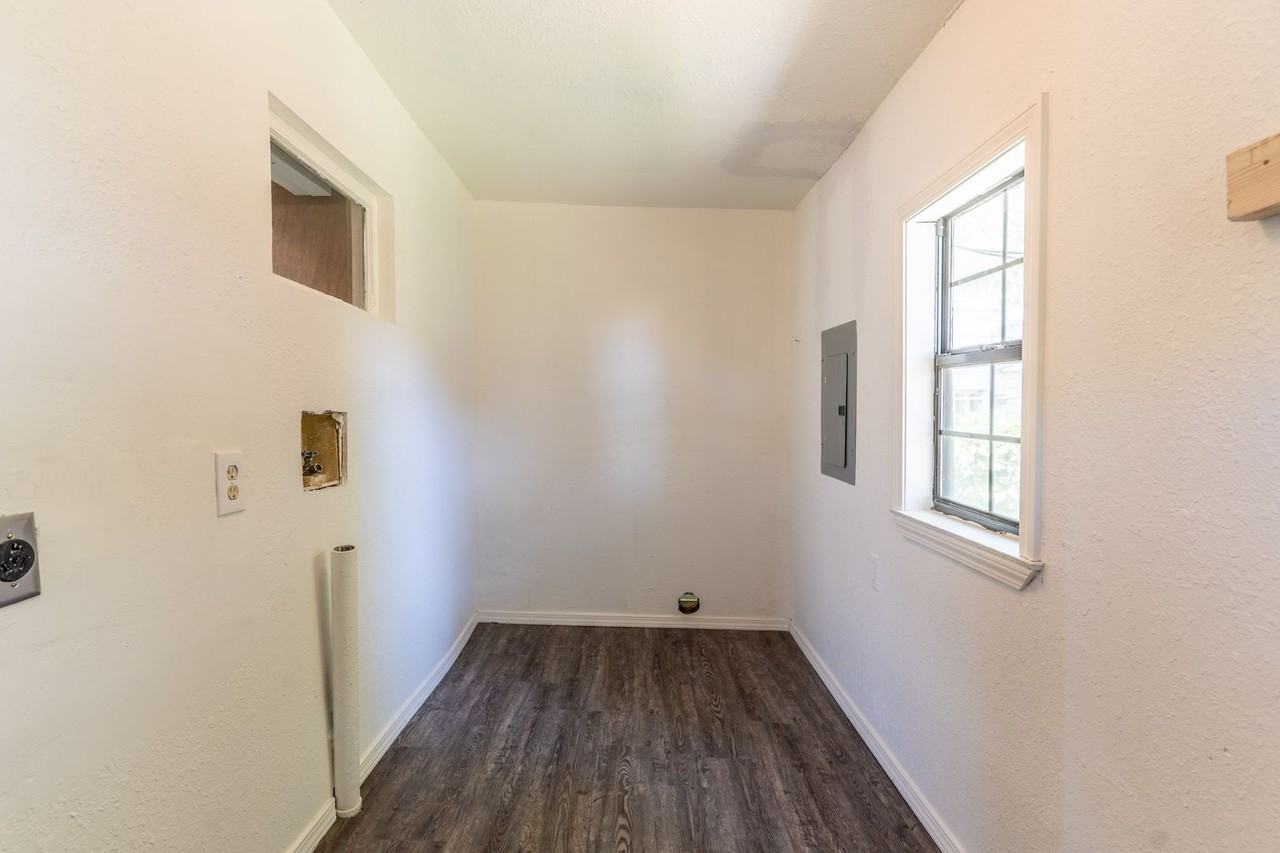 517 Sw 26th St - Photo 3 of 14