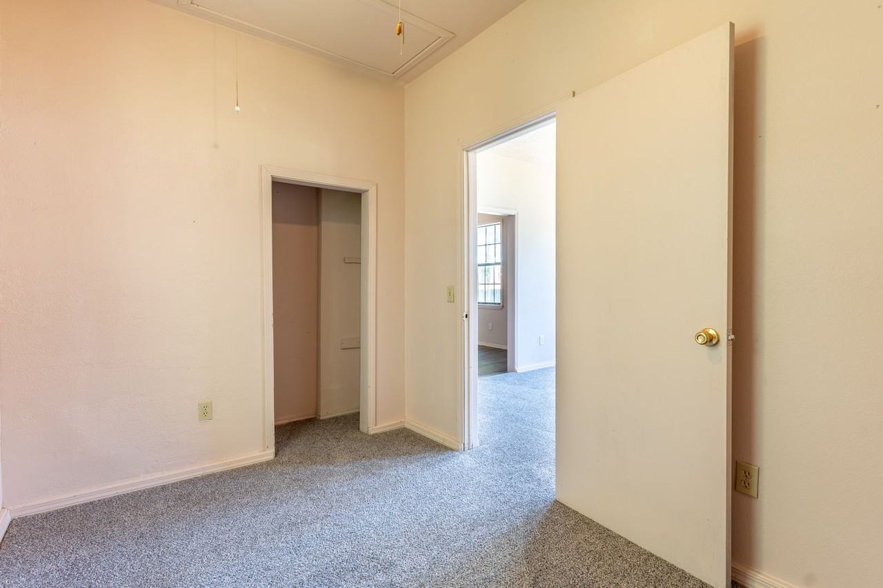 517 Sw 26th St - Photo 7 of 14