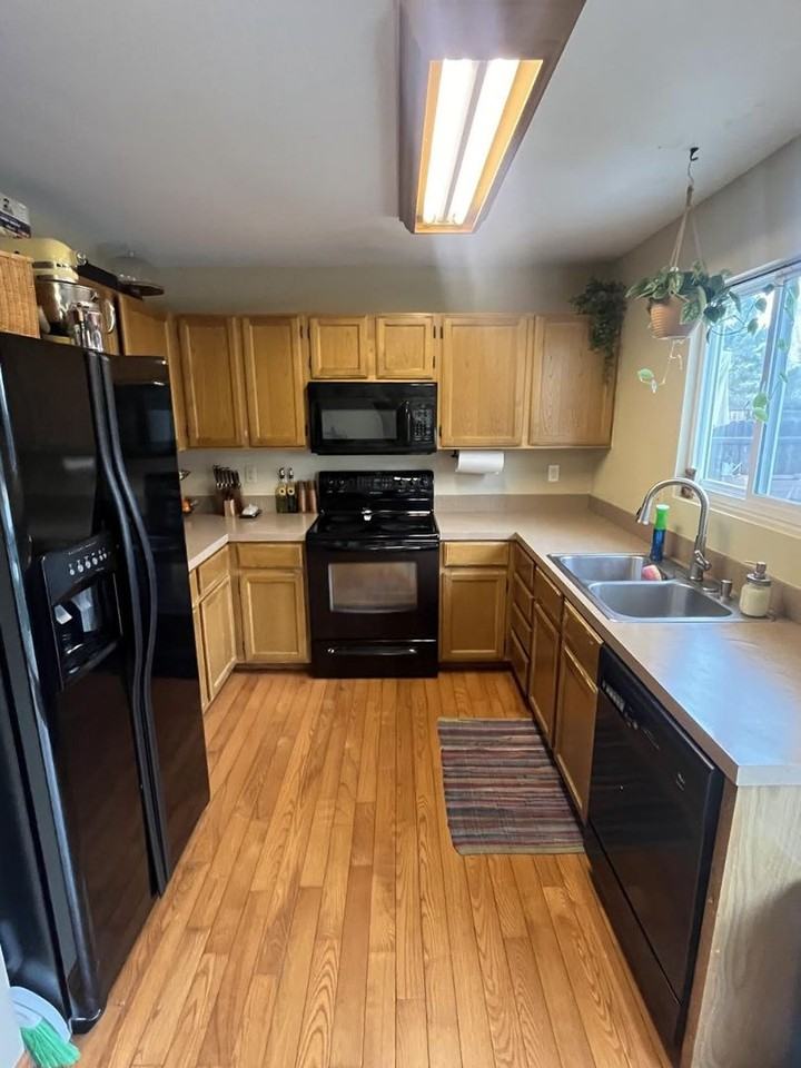 3006 Stadium Ct - Photo 4 of 20