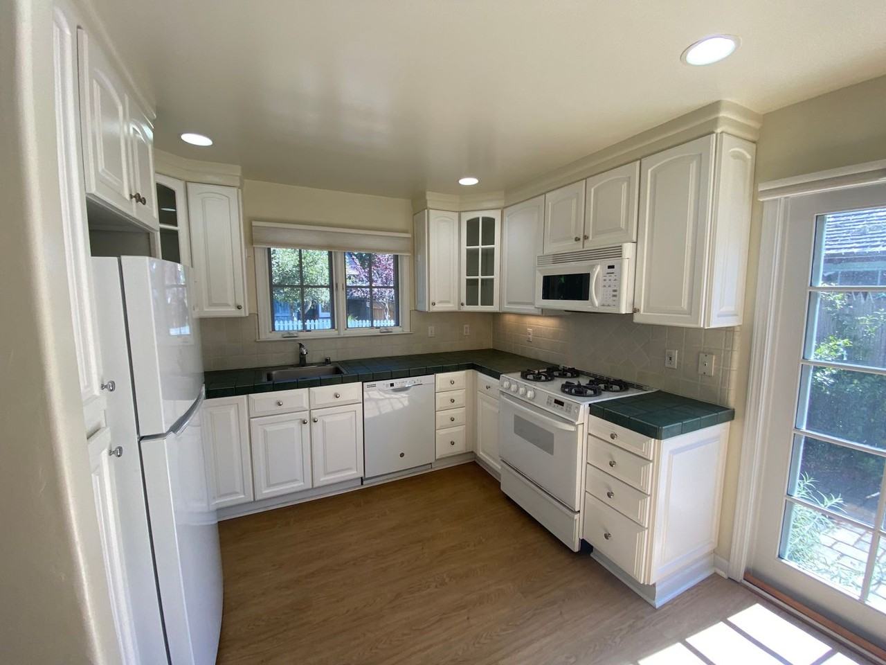 241 Alder St - Photo 7 of 23