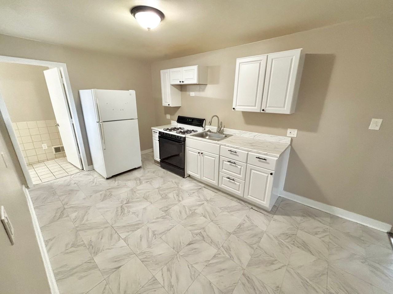 52 Lorimer St - Photo 2 of 11