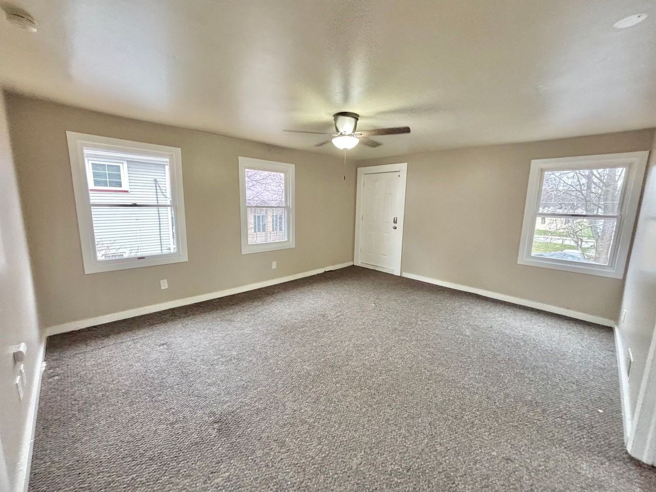 52 Lorimer St - Photo 5 of 11