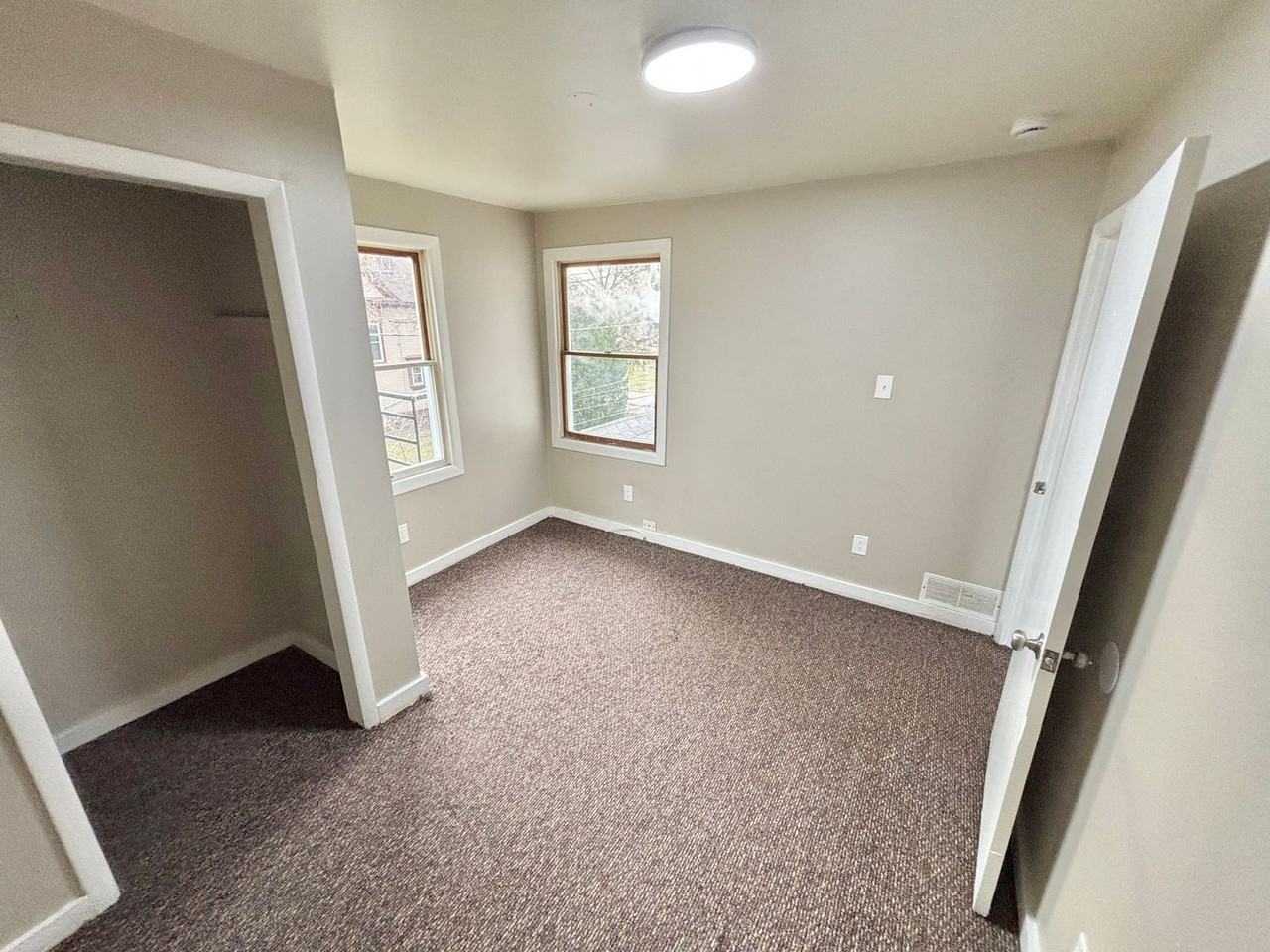 52 Lorimer St - Photo 6 of 11