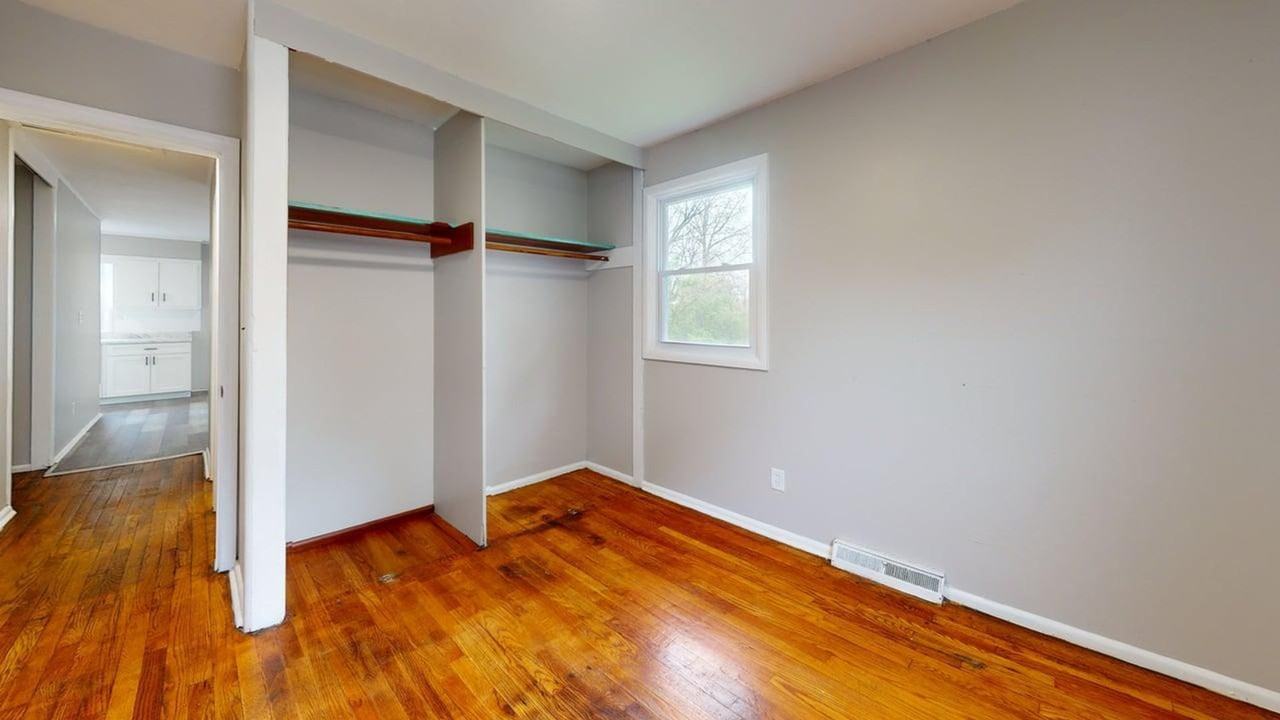 16702 Kollin Ave - Photo 4 of 14