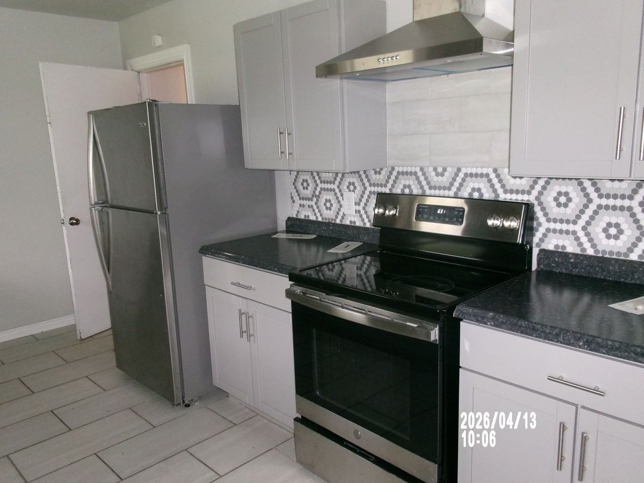 2216 Nw 25th St - Photo 2 of 50