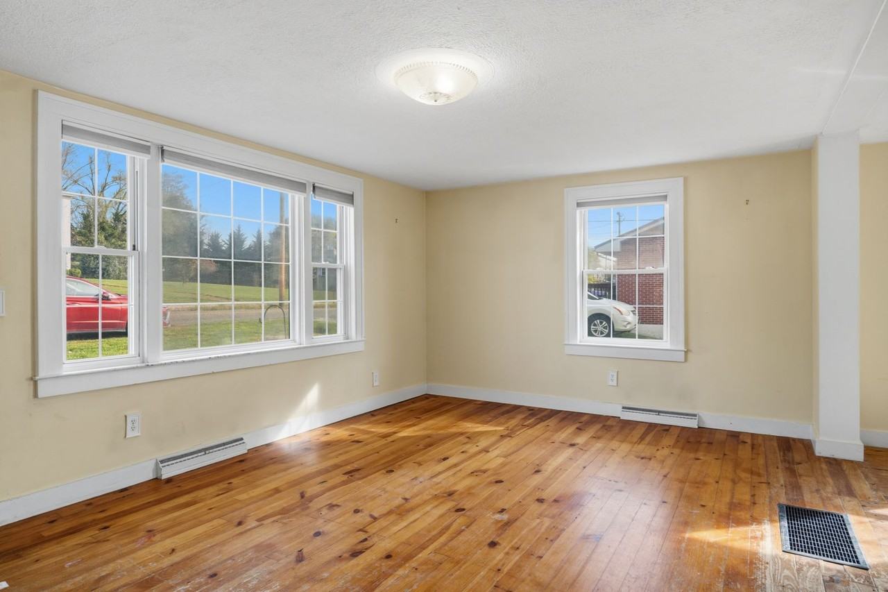 428 Maple St - Photo 3 of 27