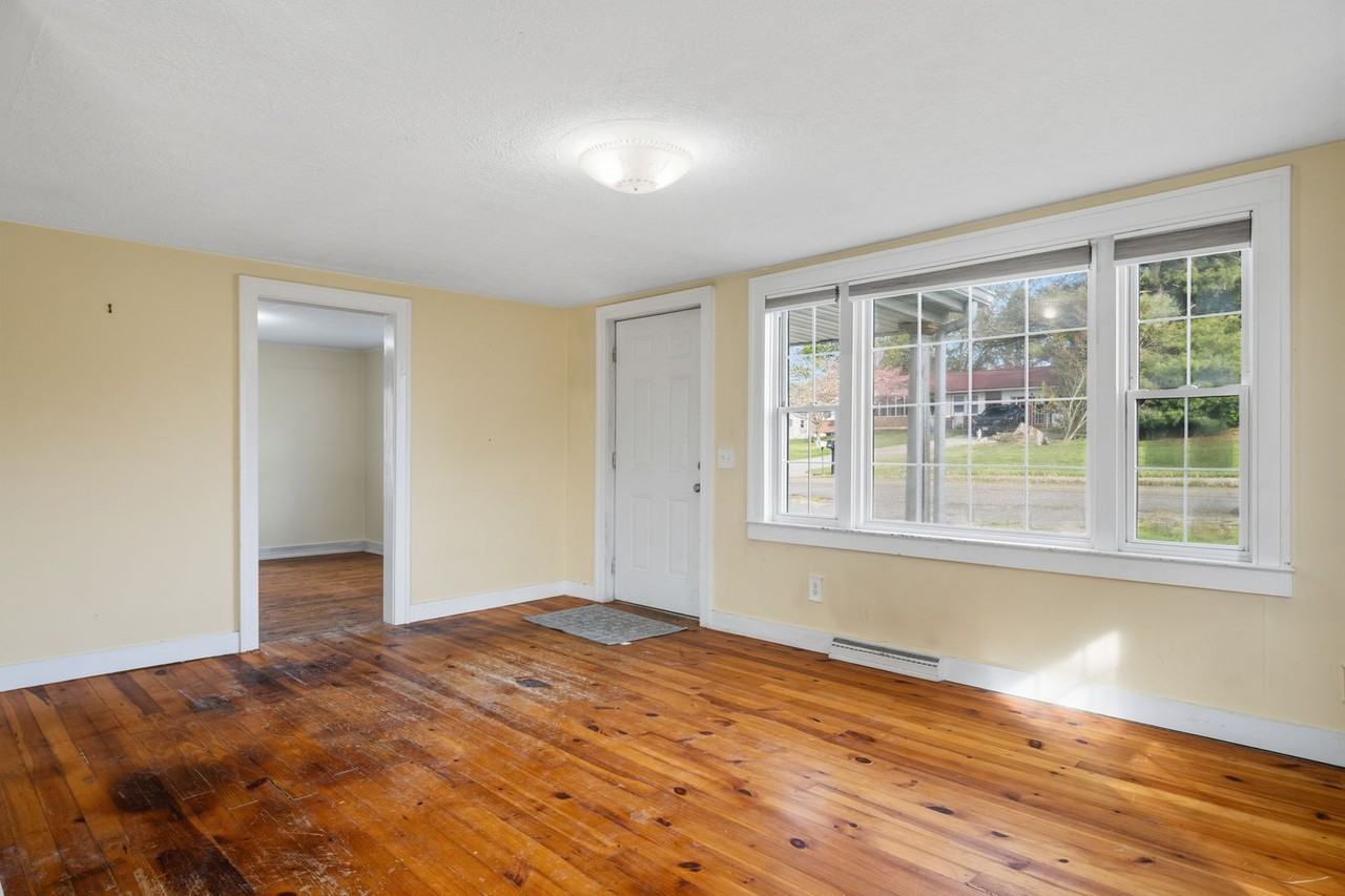 428 Maple St - Photo 4 of 27