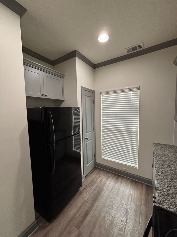 703 Buddy Ct - Photo 3 of 27