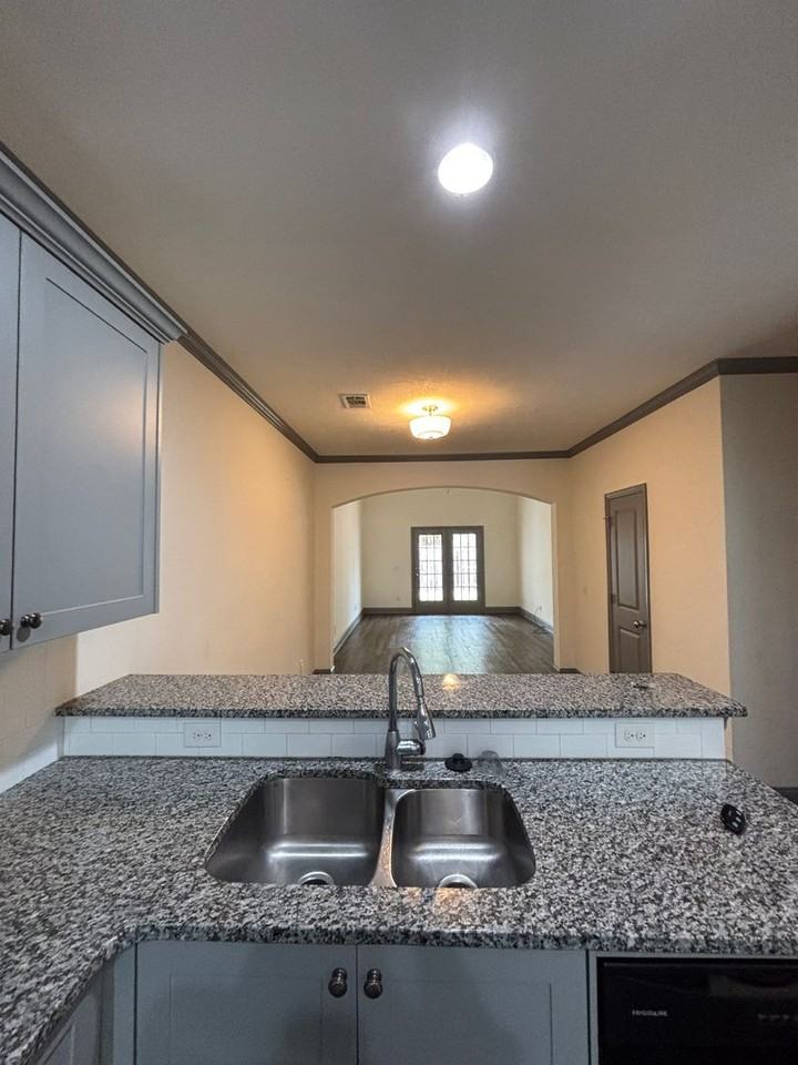 703 Buddy Ct - Photo 4 of 27