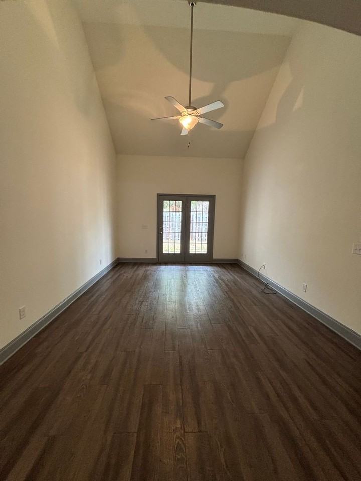 703 Buddy Ct - Photo 6 of 27