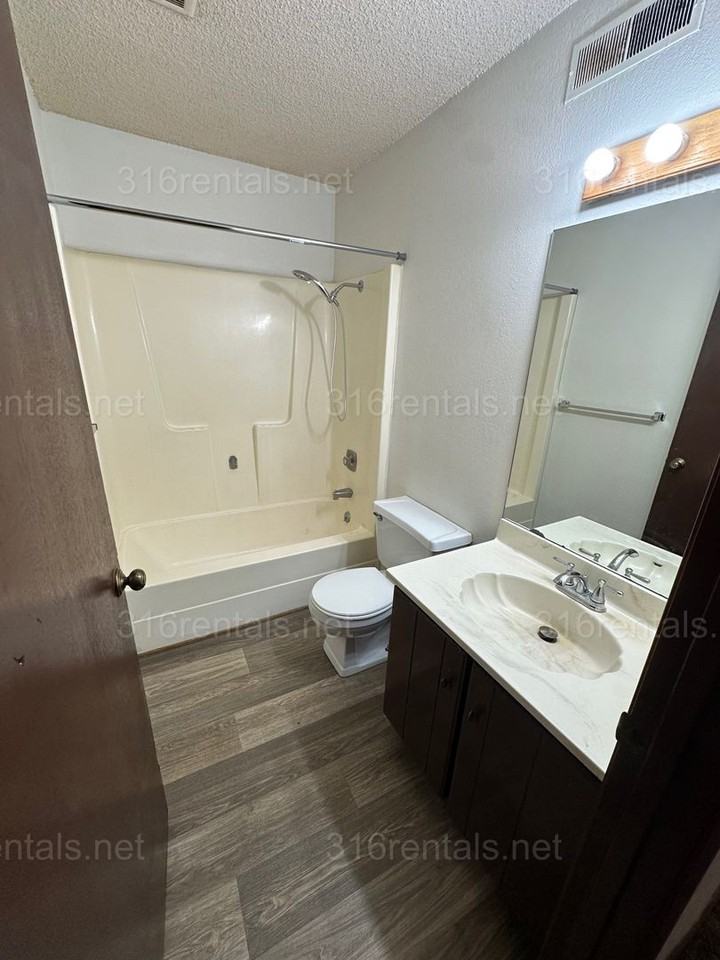 361 E Marion Ct #3 - Photo 5 of 10