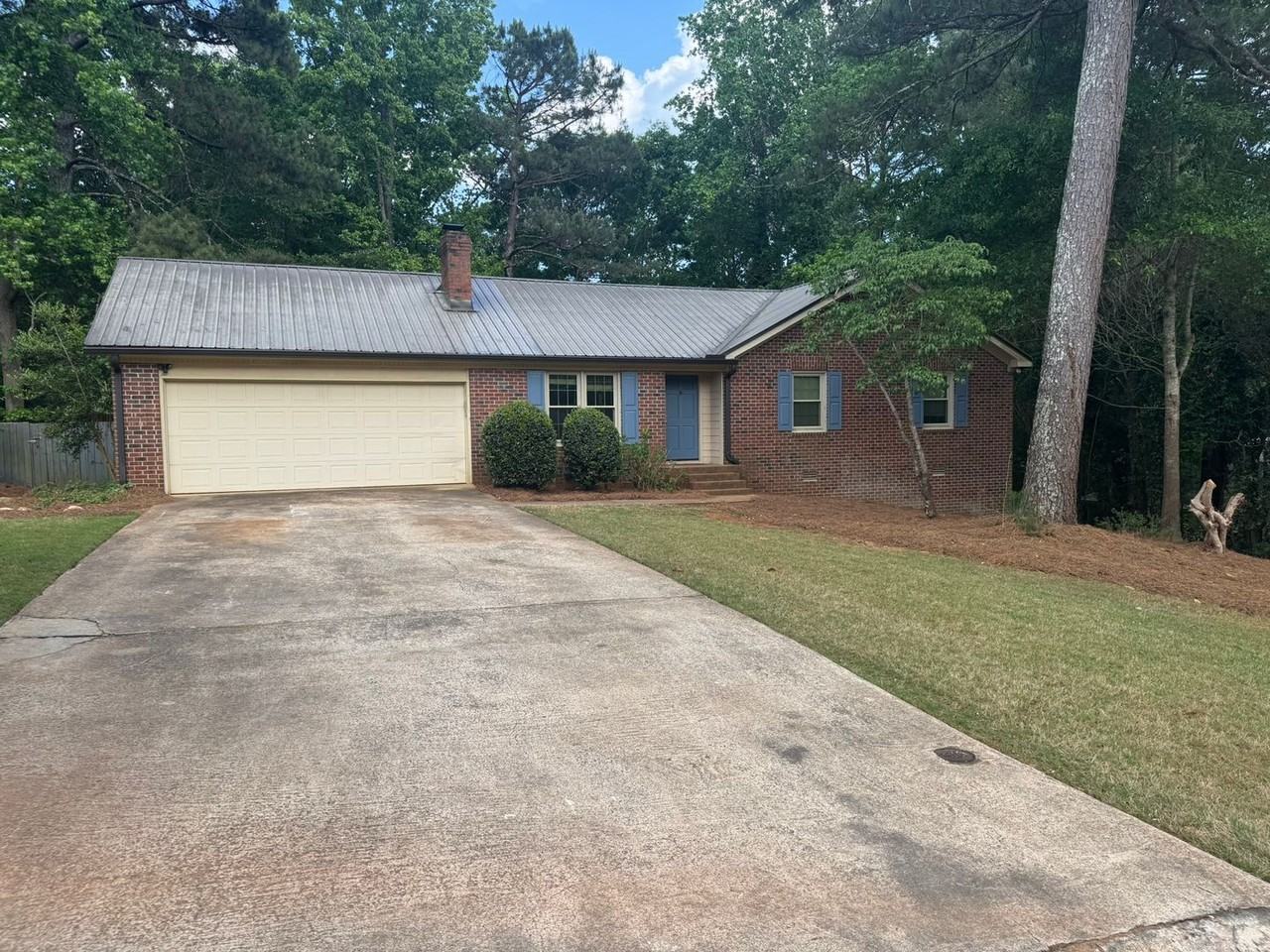 435 Brookstone Dr - Photo 2 of 22