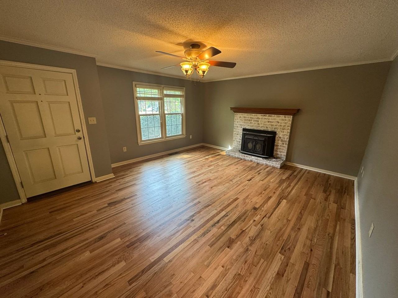 435 Brookstone Dr - Photo 3 of 22