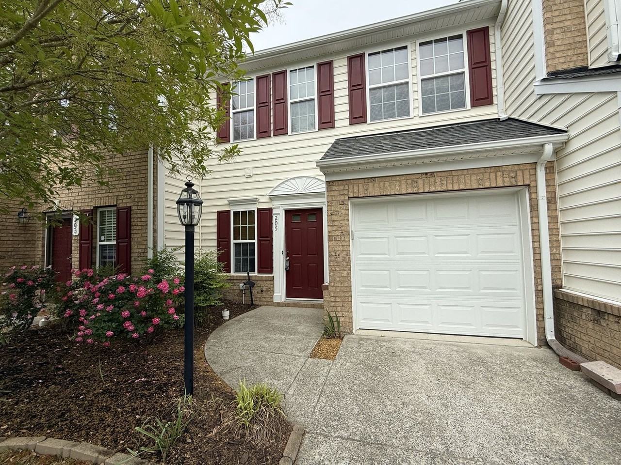 205 Emily Ln - Photo 2 of 18