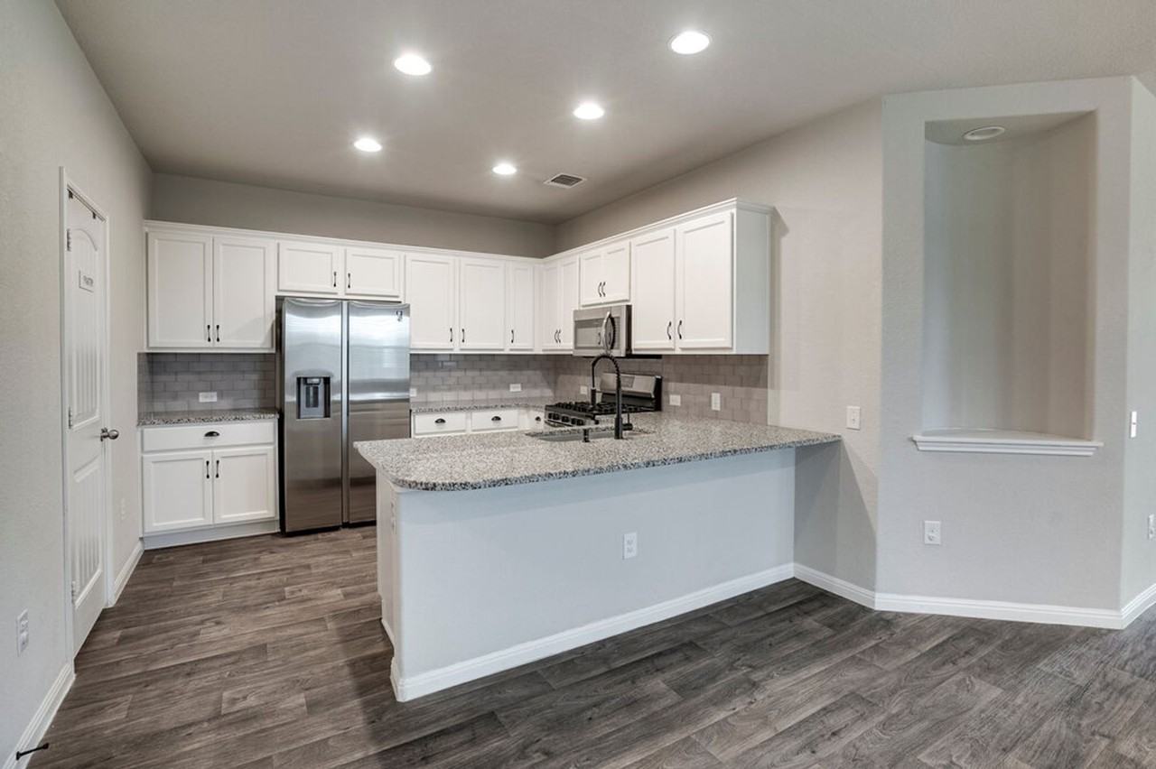 14201 Handel Dr #1A - Photo 4 of 20