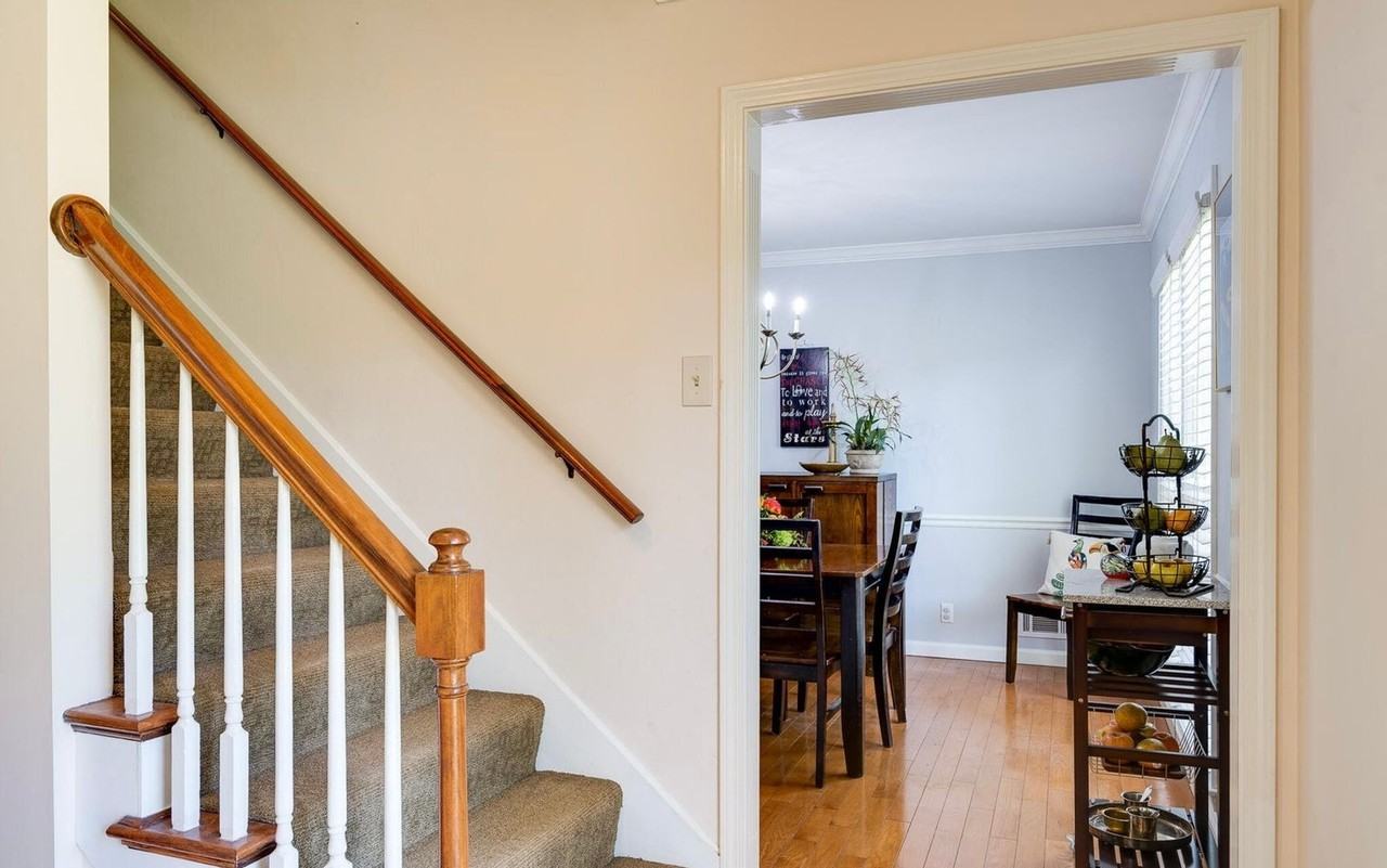 9802 Tamarisk Pkwy - Photo 3 of 32