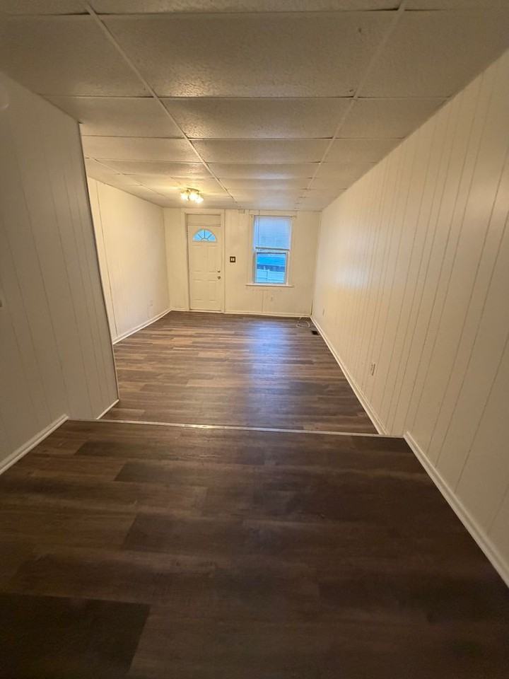 214 W Strawberry St - Photo 2 of 32