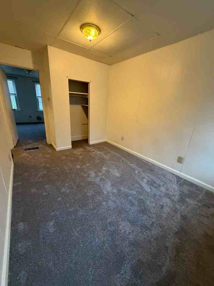 214 W Strawberry St - Photo 5 of 32