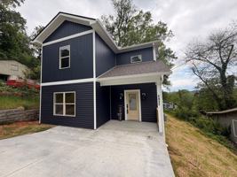 featured image of 2417 Waverly St