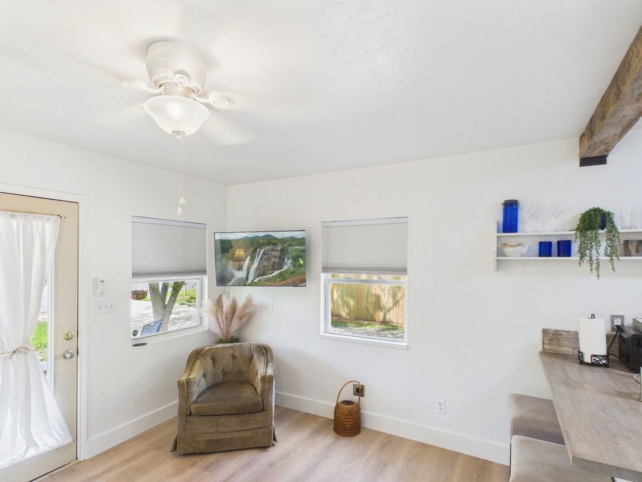 306 W Walch Ave - Photo 2 of 7