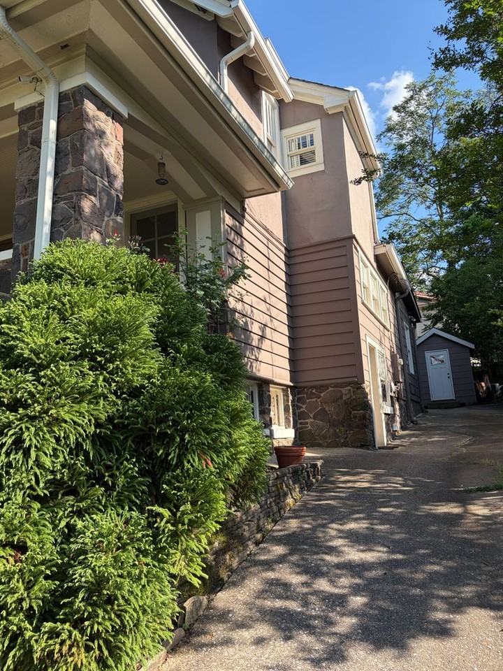 2717 Caldwell Ave S - Photo 7 of 42