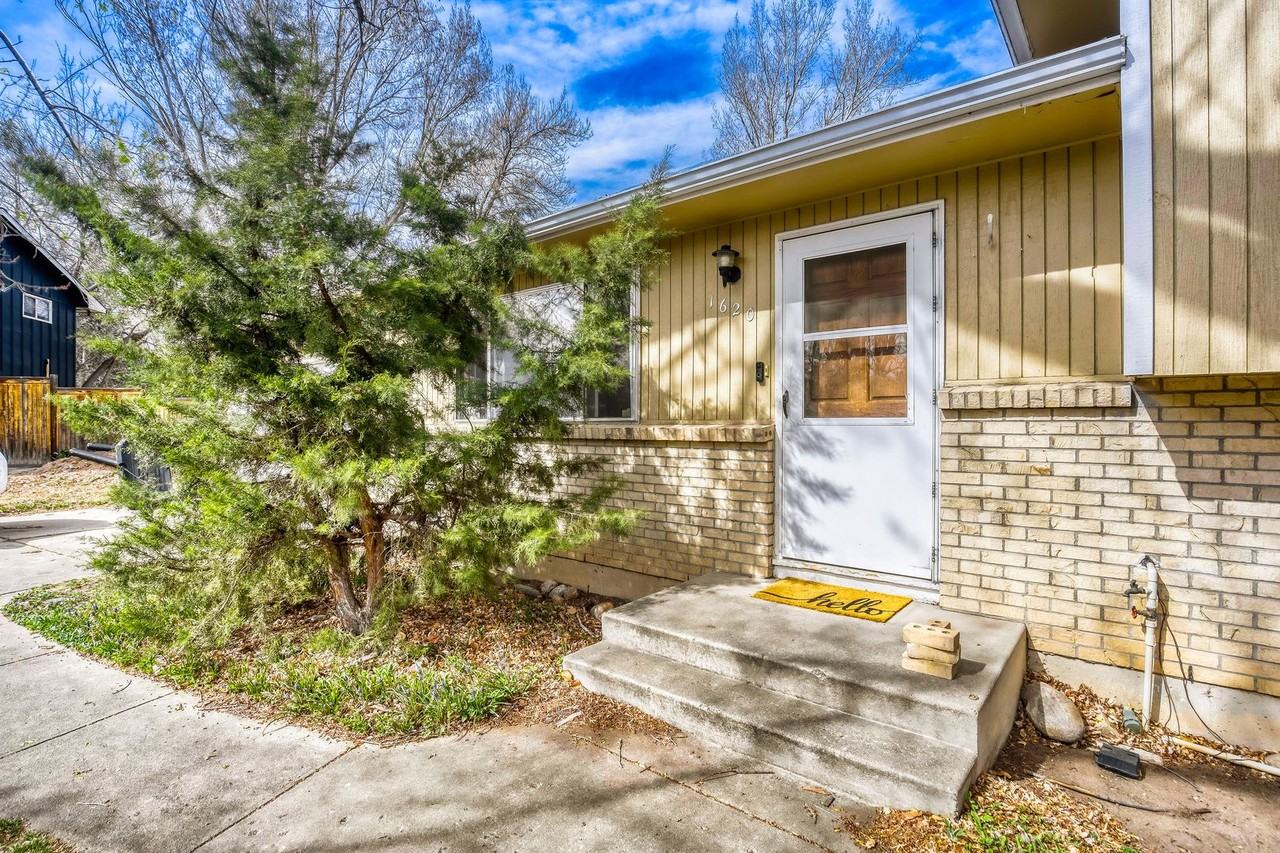 1620 Lakeridge Ct - Photo 2 of 25