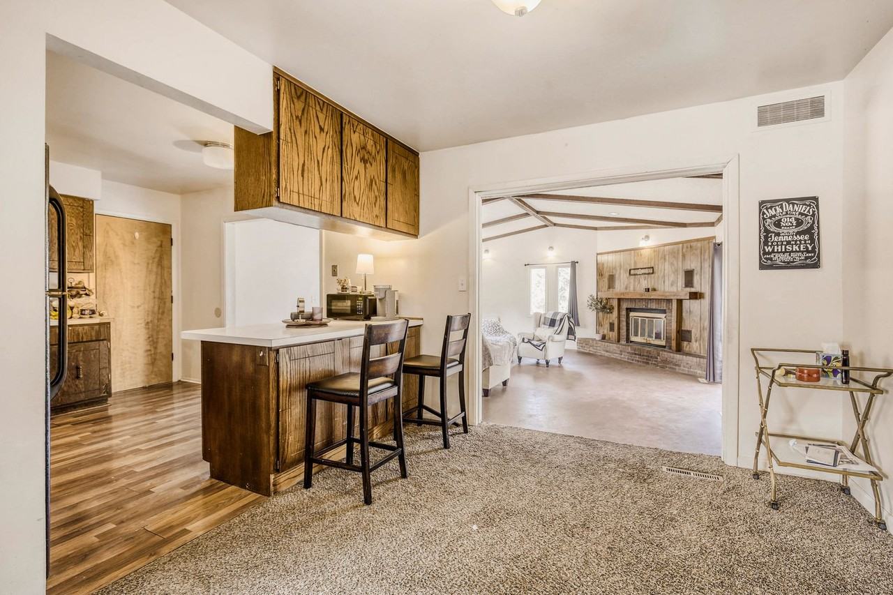 1620 Lakeridge Ct - Photo 4 of 25