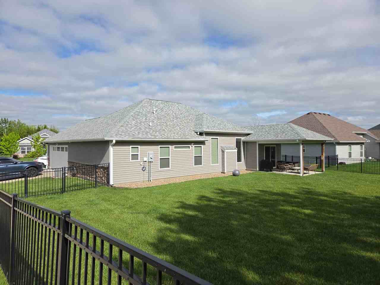 1512 Spring Mountain Dr - Photo 2 of 18