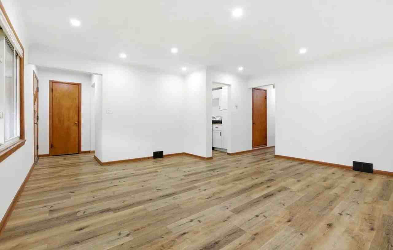 4422 E 141st St - Photo 5 of 26