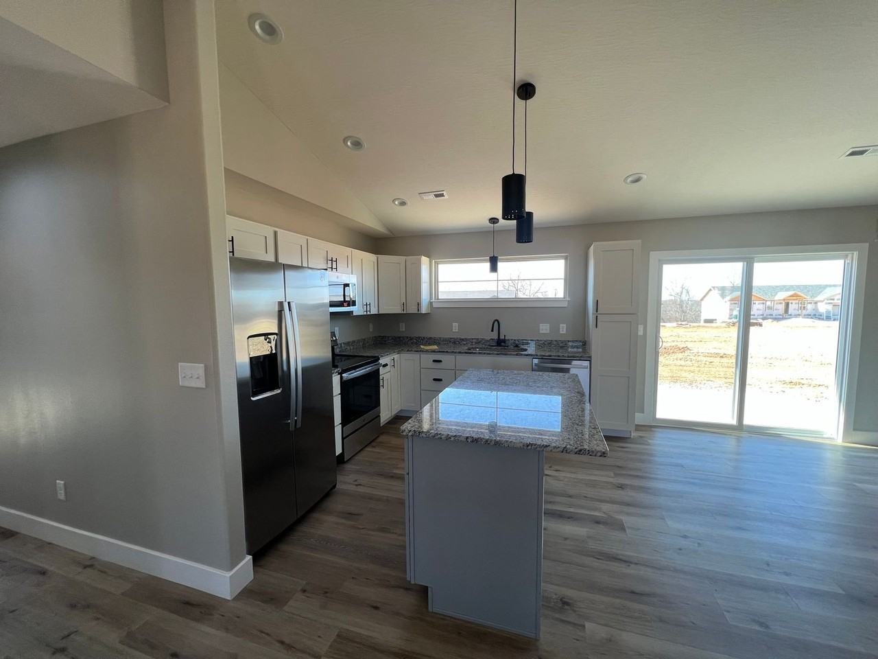 174 Mesa Dr - Photo 2 of 12