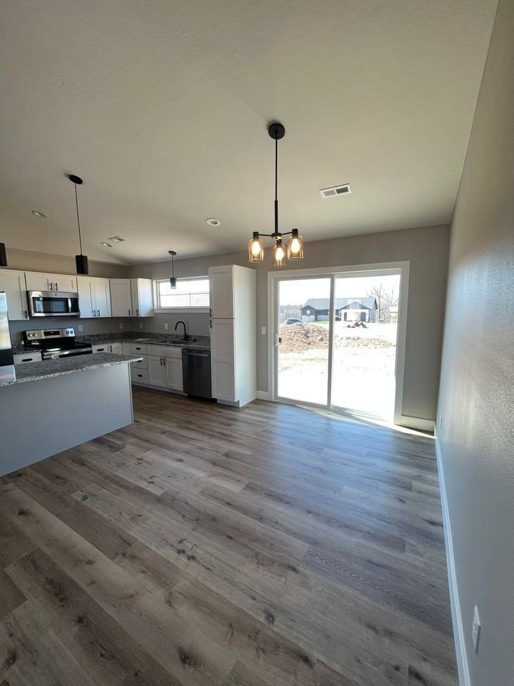 174 Mesa Dr - Photo 5 of 12
