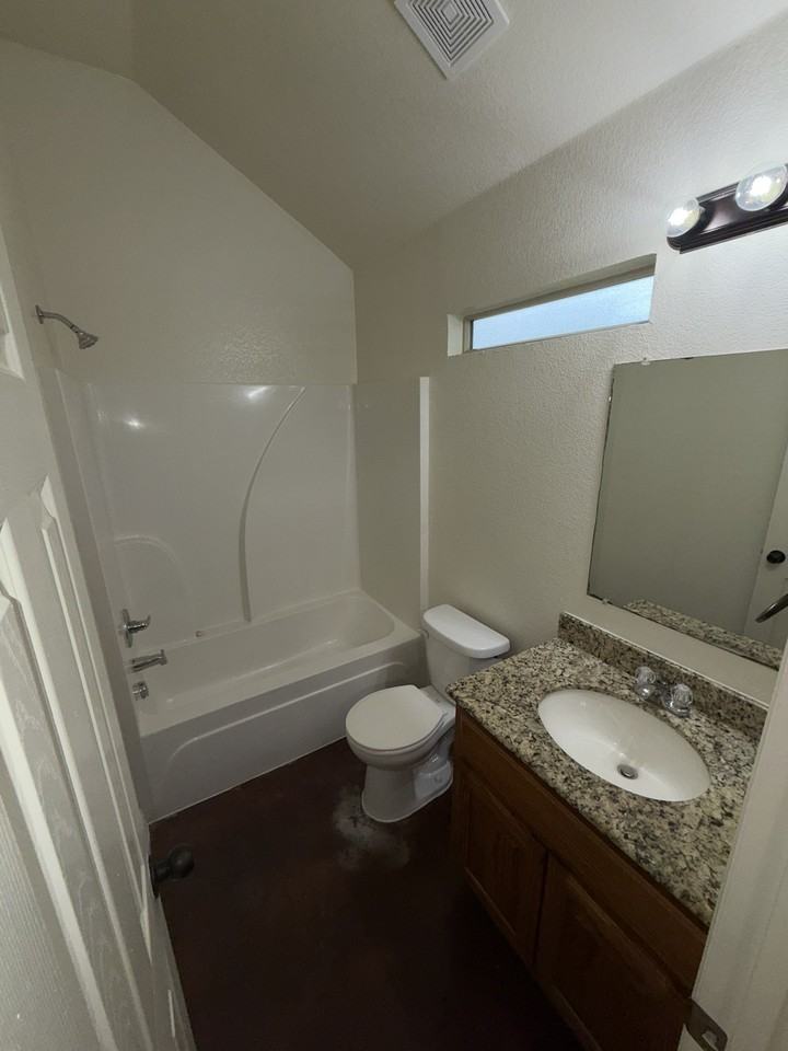 706 South 16th Street #B - Photo 4 of 9