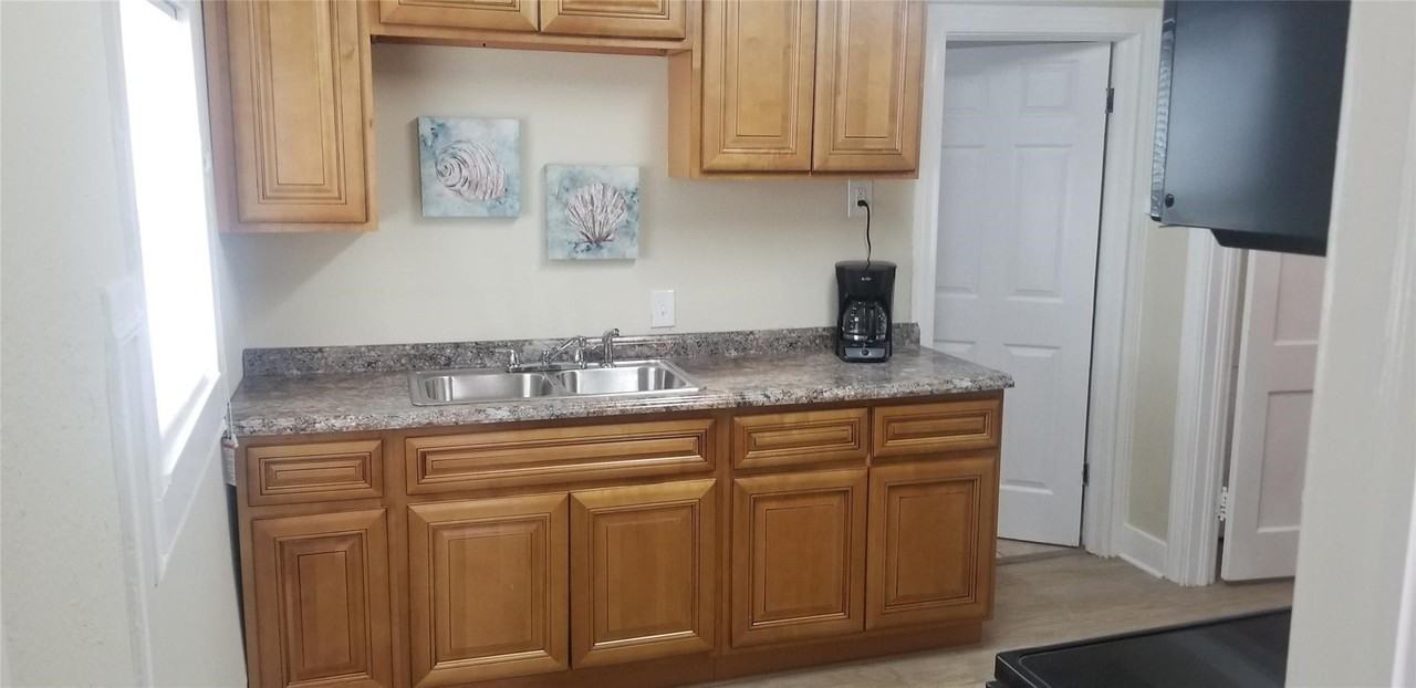 4418 Avenue P 1/2 Unit 3 - Photo 7 of 11