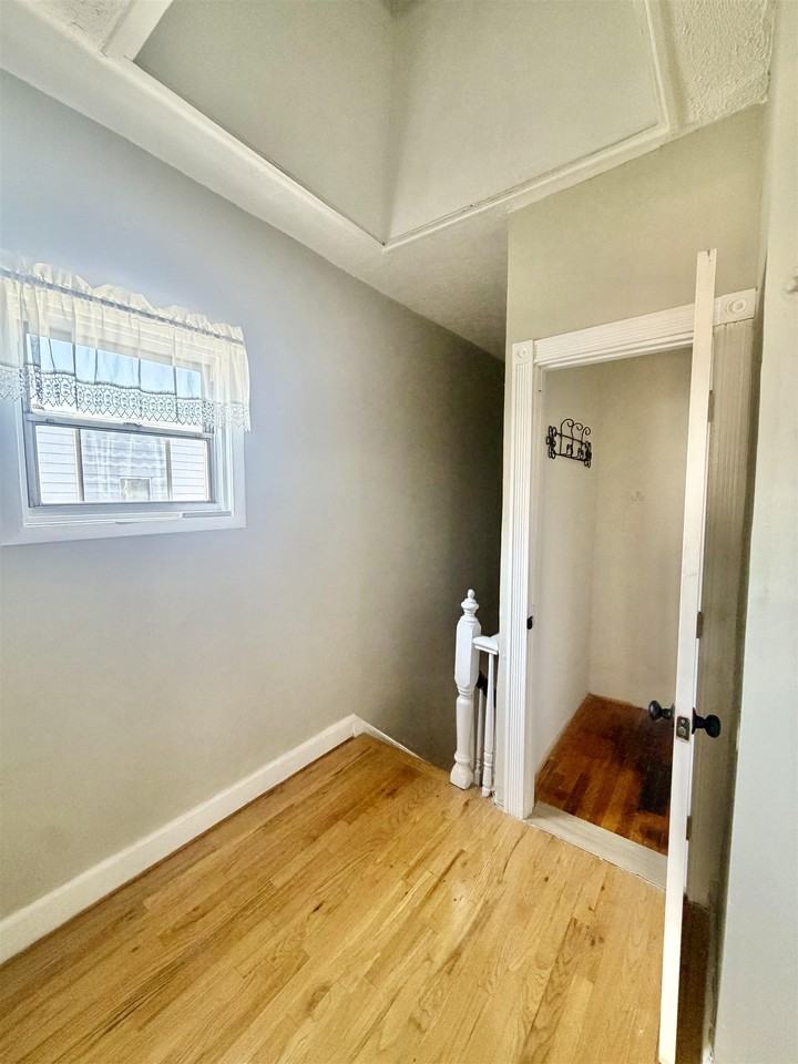 212 Plainfield Ave ##2 - Photo 4 of 20