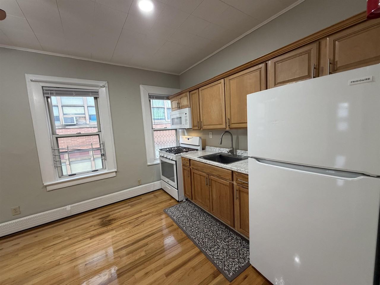 212 Plainfield Ave ##2 - Photo 6 of 20
