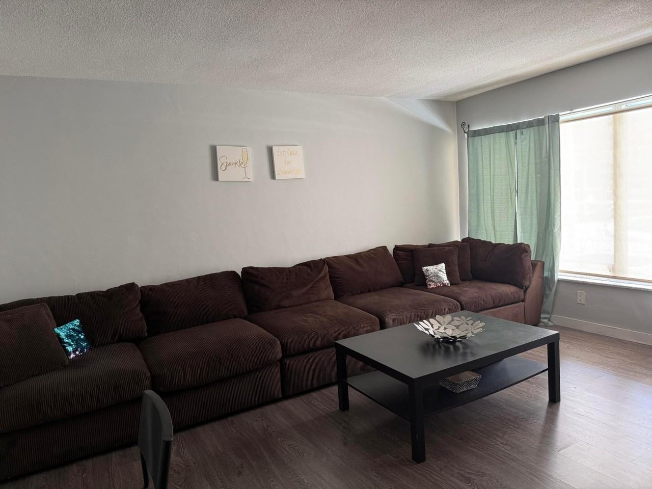 1110 N Riverside Dr - Photo 2 of 14