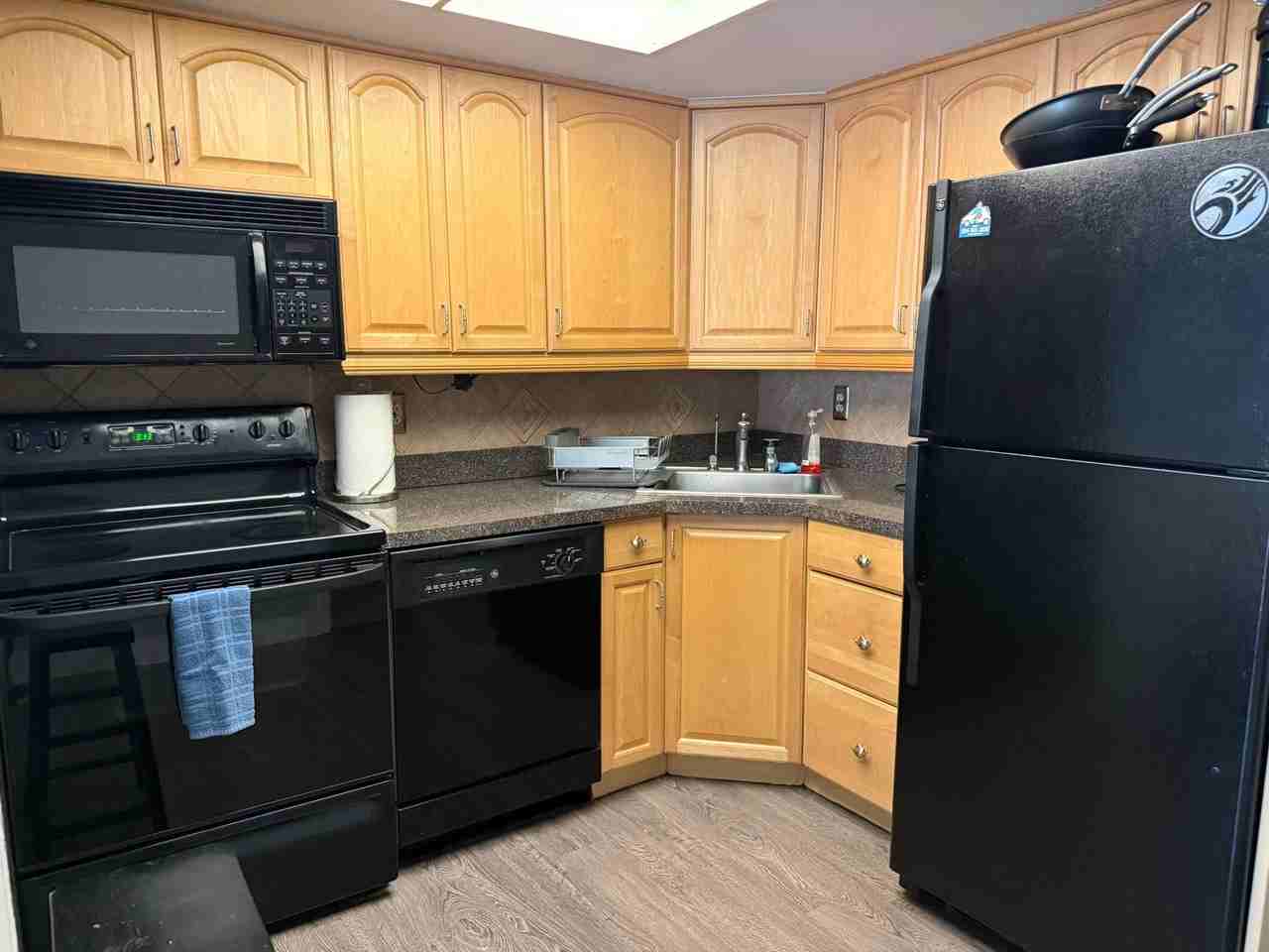 1110 N Riverside Dr - Photo 3 of 14