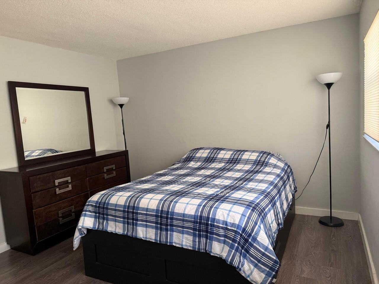 1110 N Riverside Dr - Photo 5 of 14