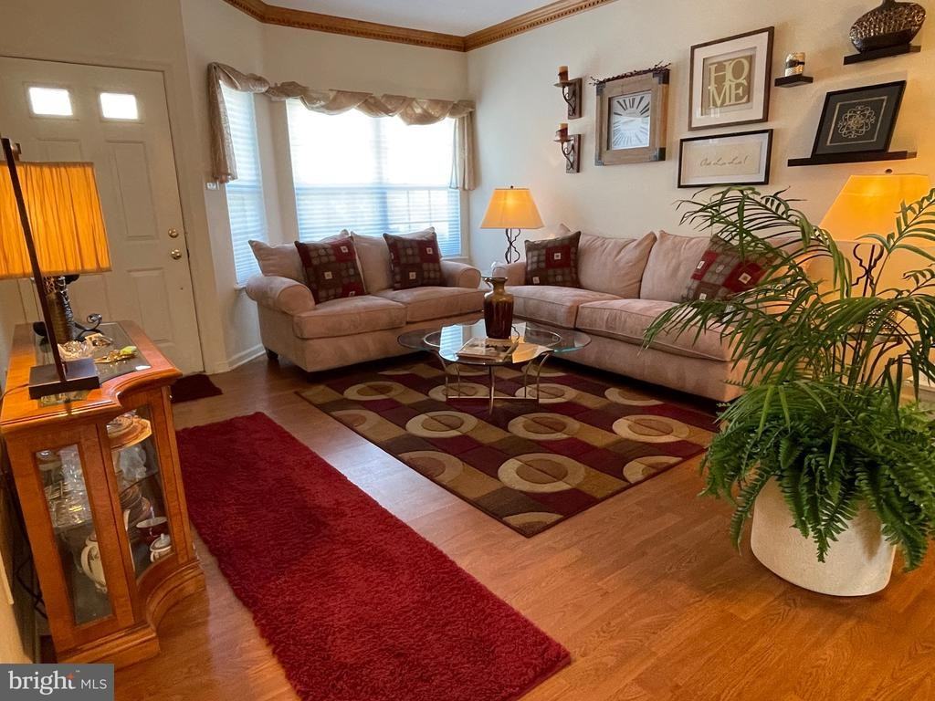 404 Fairview Way - Photo 2 of 27