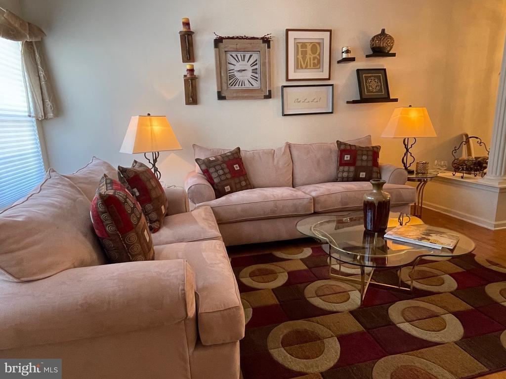 404 Fairview Way - Photo 5 of 27