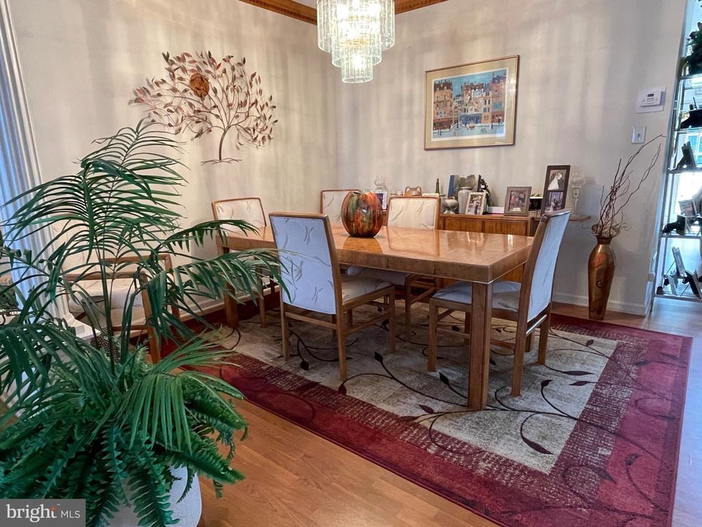 404 Fairview Way - Photo 6 of 27