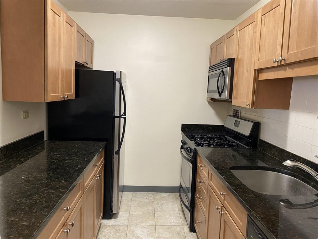 8 Whittier Pl