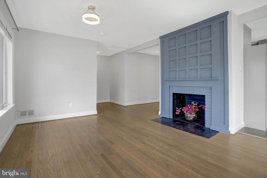 7909 Martha Washington St - Photo 6 of 50