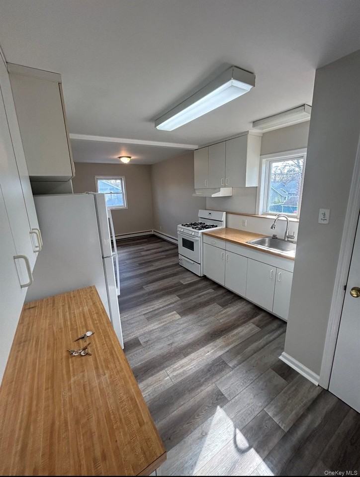 944 Union St ##B - Photo 3 of 9