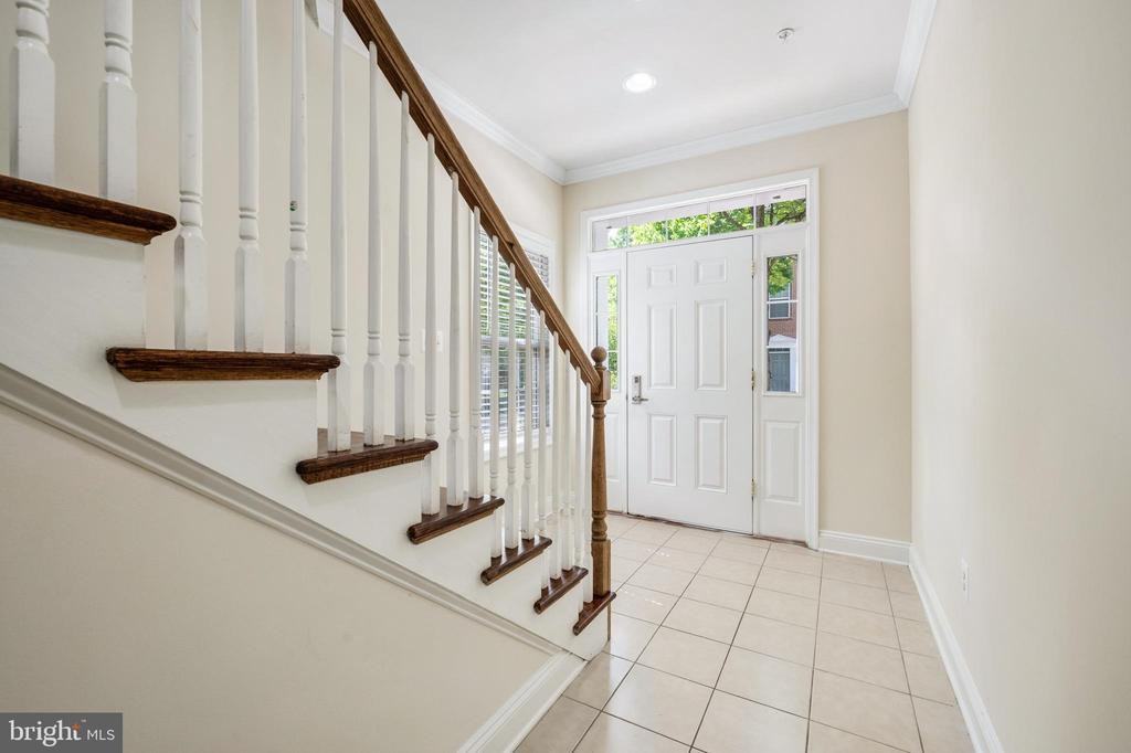 8341 Broderick Cir - Photo 4 of 33