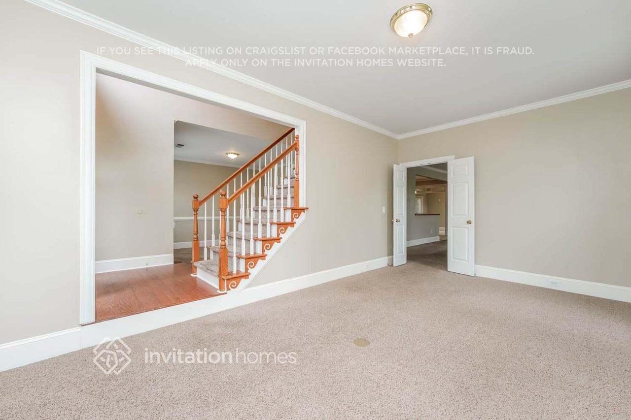 844 Biscayne Way - Photo 4 of 18
