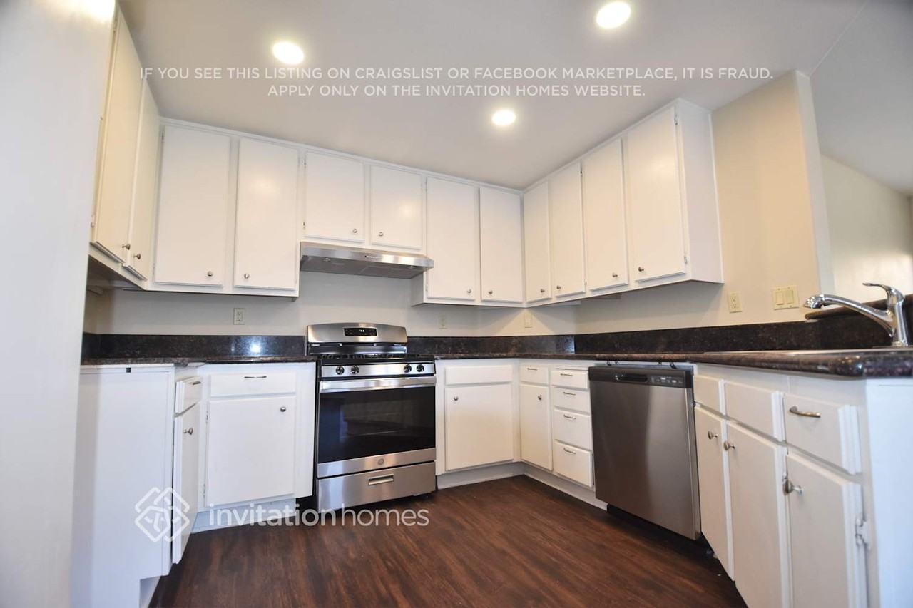 22691 Mesa Springs Way - Photo 3 of 13